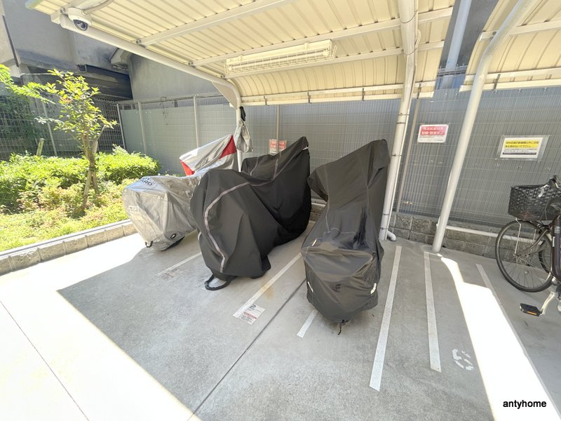 プレサンス塚本駅前　仲介手数料無料の駐車場