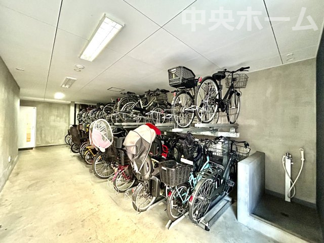 サンクレイドル東小岩の駐輪場|【自転車置き場】最新の空き状況や費用などの詳細は担当スタッフまでお問い合わせください。