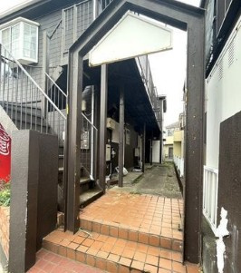 高根公団ハイツのエントランス