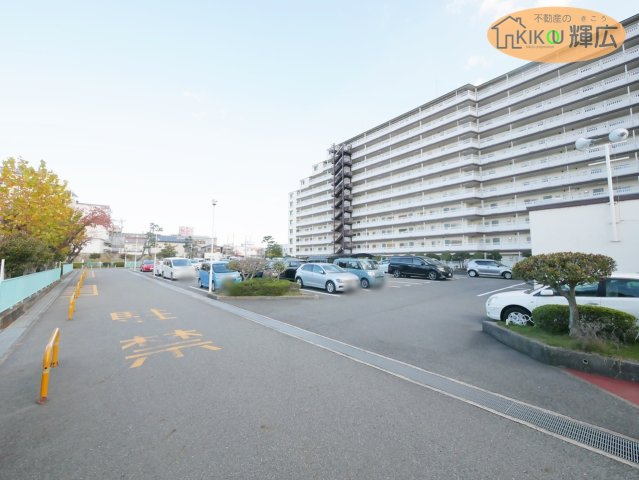 サンハイツ土山　7階の駐車場