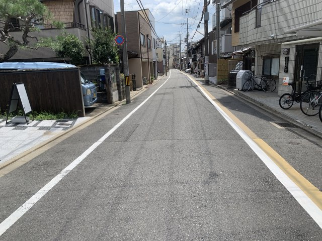 京都市北区紫野郷ノ上町　中古一戸建の前面道路含む現地写真