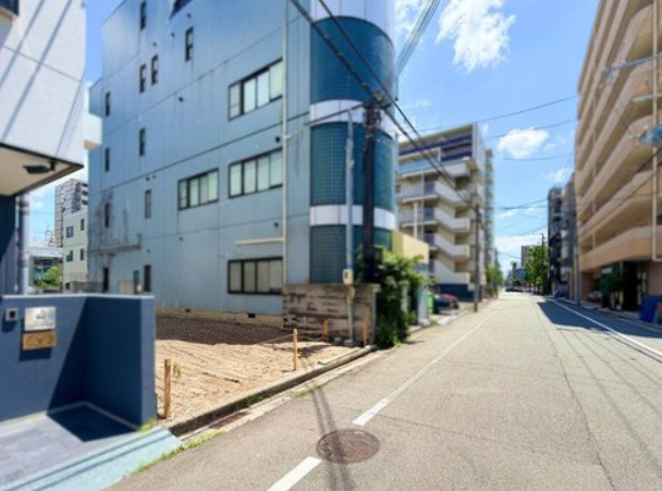 本町　売土地の前面道路含む現地写真
