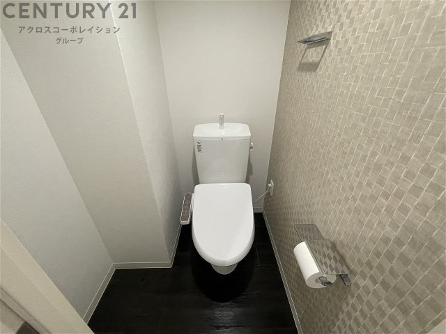 温水洗浄便座付きのトイレです♪
