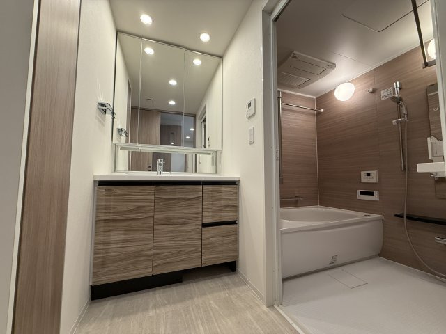大津市皇子が丘３丁目の中古マンションの洗面所