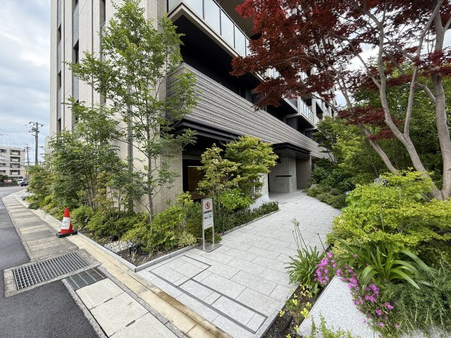 大津市皇子が丘３丁目の中古マンションのエントランス