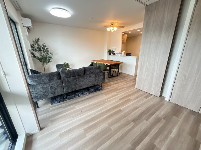 大津市皇子が丘３丁目の中古マンションの居間・リビング