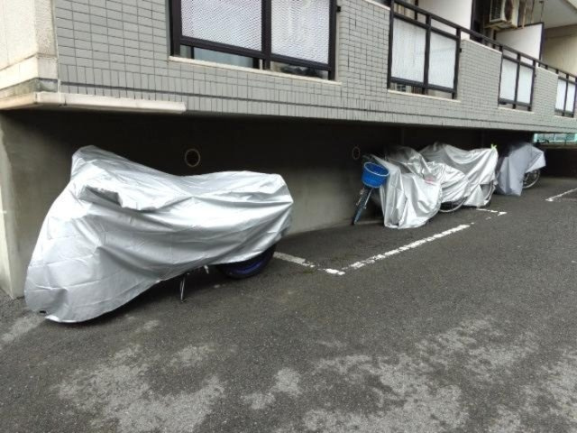 ローズハイムとくまるの駐車場