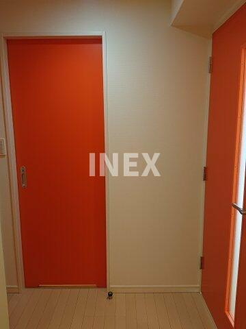 横浜市中区相生町２丁目の賃貸マンションの玄関