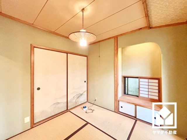 西宮市甲陽園西山町の和室|約4.5帖の1階和室です。和の趣を大切にしながら、現代のライフスタイルにも調和する美しいデザイン。