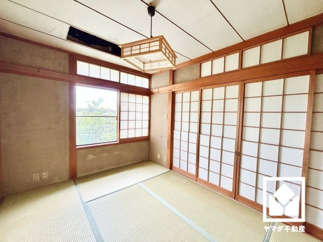 西宮市甲陽園西山町の和室|2階和室です。子どもの遊び場、お昼寝スペース、家族のくつろぎ空間にも。和室があると、暮らしの幅がぐんと広がる。