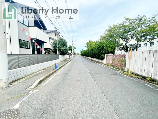 水戸市堀町26期　新築戸建の前面道路含む現地写真