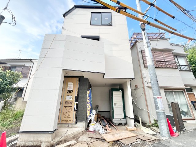 北区上中里２丁目　新築戸建の外観|2026.07.03撮影

現地ご見学希望・資料請求などお気軽にお問い合わせ下さい！
03-5990-5201