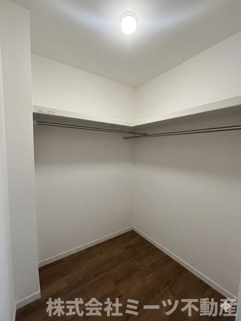 六万寺町1丁目　中古戸建　3980の収納|2階リビング収納。　画像はAIを使用して編集しております