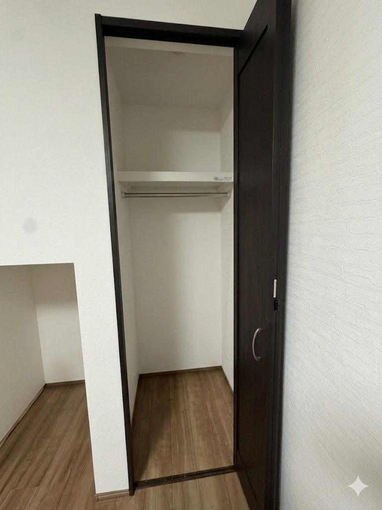 六万寺町1丁目　中古戸建　3980のその他|１階収納。画像はAIを使用して編集しております