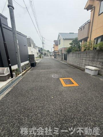 六万寺町1丁目　中古戸建　3980の洋室|１階寝室収納。画像はAIを使用して編集しております