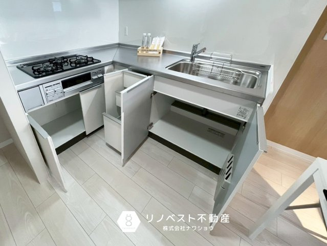 正起瓢箪山第二ハイツのキッチン|吊り下げ収納やキッチン下収納もたっぷり◎
お気に入りの調理器具や食器はここに収納しちゃいましょう♪