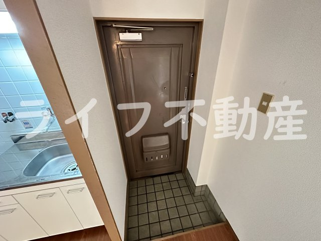 ニッコーハイツの玄関