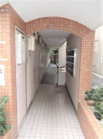 杉並区西荻北３丁目の賃貸マンションのエントランス