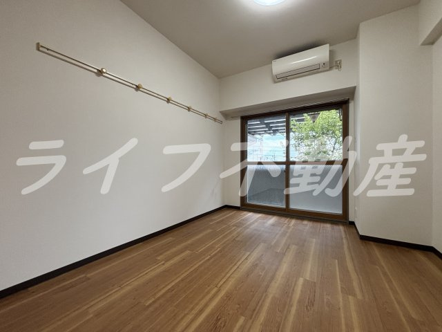 グランドオーク高井田の洋室|ゆったりした洋室です