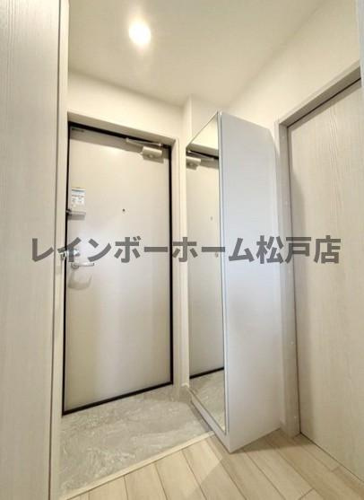 柏市つくしが丘３丁目のアパートの玄関
