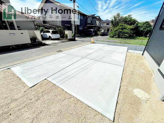 水戸市酒門町16期　新築戸建　2号棟の駐車場
