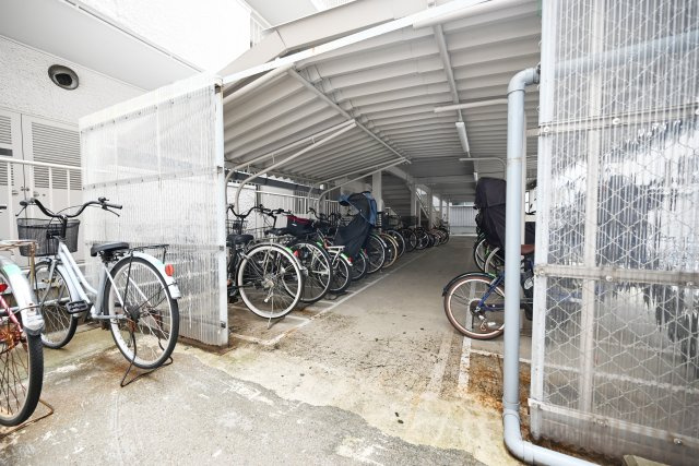 新大阪スカイハイツの駐輪場|敷地内駐輪場