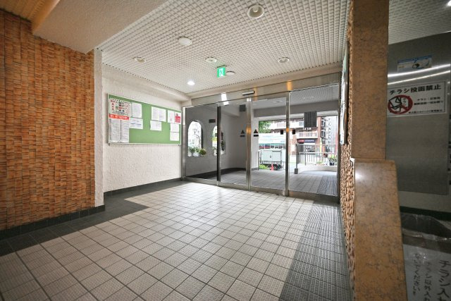 新大阪スカイハイツのエントランス|現地エントランス