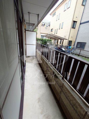 【バルコニー】 | 駒崎ハイツ | 毎日通るエントランスはこのようになっています