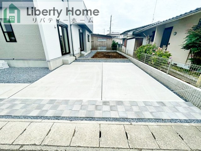 水戸市堀町4期　新築戸建の駐車場