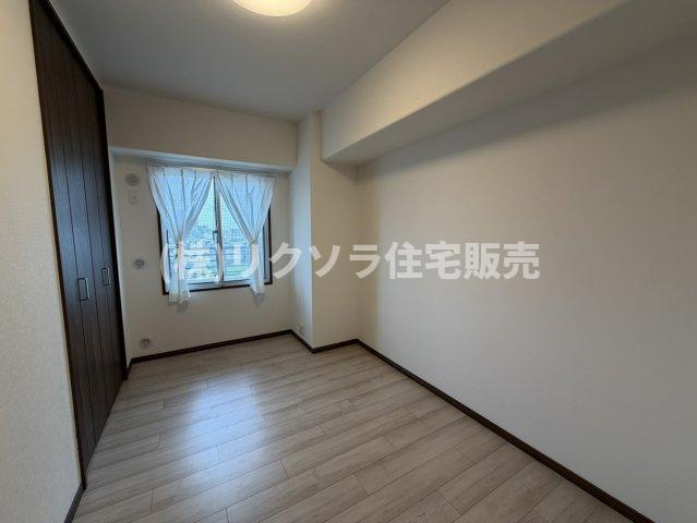 インテリジェントシティの洋室|洋室5.2帖
■物件内覧・資金計画相談・住宅ローン相談、リフォーム相談、お問合せ受付中■
※当日・翌日のご内覧、ご相談はお電話でのお問合せがスムーズです！
