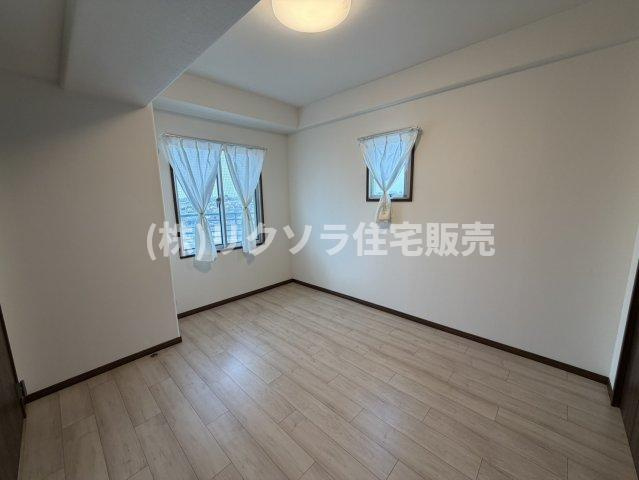 インテリジェントシティの内装|洋室5.7帖
■物件内覧・資金計画相談・住宅ローン相談、リフォーム相談、お問合せ受付中■
※当日・翌日のご内覧、ご相談はお電話でのお問合せがスムーズです！