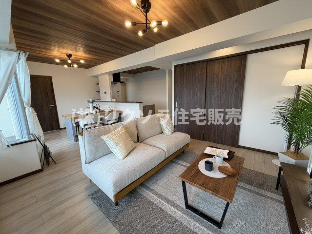 インテリジェントシティの居間・リビング|LDK16.7帖
■物件内覧・資金計画相談・住宅ローン相談、リフォーム相談、お問合せ受付中■
※当日・翌日のご内覧、ご相談はお電話でのお問合せがスムーズです！