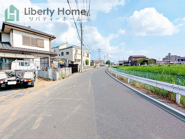 水戸市堀町25-P1　新築戸建の前面道路含む現地写真