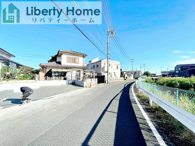 水戸市堀町25-P1　新築戸建の前面道路含む現地写真