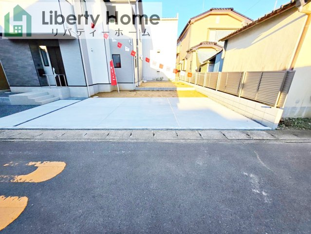 水戸市本町4期　新築戸建の駐車場