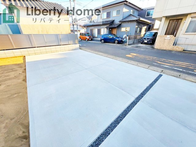 水戸市本町4期　新築戸建の駐車場