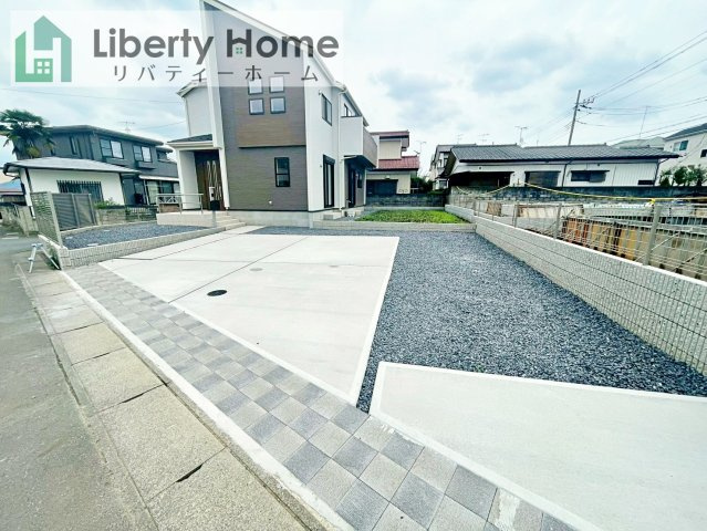 水戸市見川町4期　新築戸建の駐車場