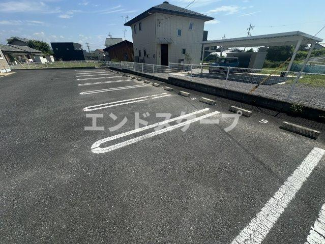 リヴェールの駐車場|高崎、前橋のお部屋探しはエンドスケープまで！お客様の理想お聞かせ下さい♪