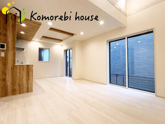 さいたま市北区別所町　3期　新築一戸建て　ブルーミングガーデンヴィーエ　04の居間・リビング|10/23撮影