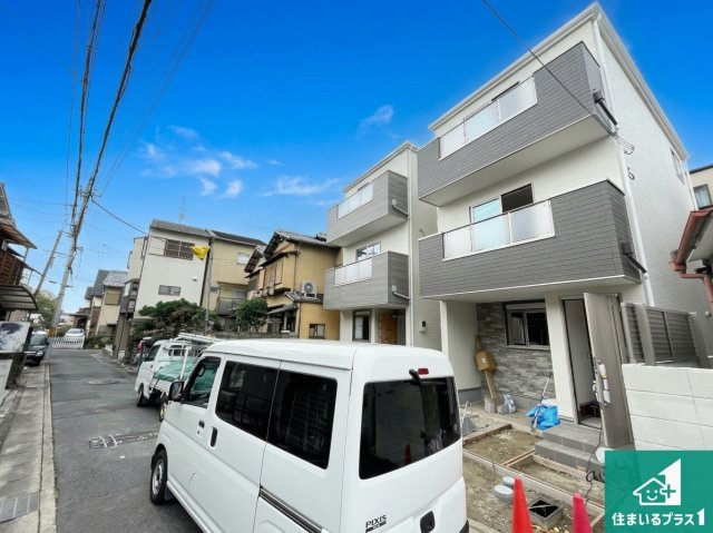 京都市右京区太秦朱雀町　第3期　新築一戸建ての前面道路含む現地写真|周辺は落ち着いた街並みの住宅地！子育てがしやすい住環境です！まだ未完成ですが、現地でしかわからない事もございます。是非一度ご覧ください。