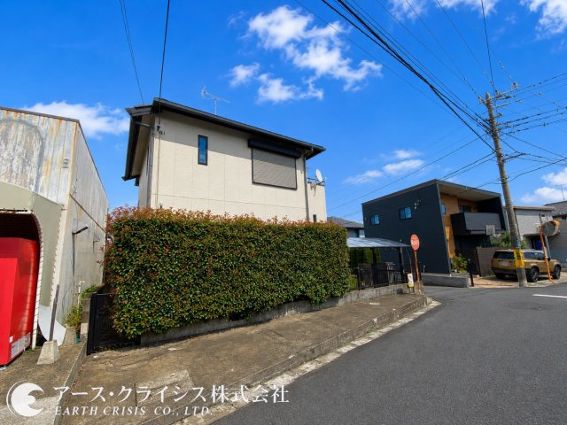 【外観】 | 流山市おおたかの森東4丁目 | 新しい家が増えても、空の広さはそのまま。春には桜、夏には青空、秋にはやわらかな光。季節ごとに表情を変える街で、長く暮らせる安心を。