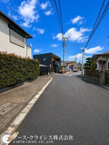 【前面道路含む現地写真】 | 流山市おおたかの森東4丁目 | ご家族に合った間取りで、夢のマイホームを建築できます。整形地なので敷地全体を有効活用することができます。