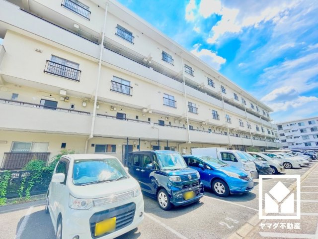 杭瀬第三団地１０号棟の駐車場|敷地内に駐車場を設置（1台目月額5500円、2台目から月額7500円）。重い荷物や雨の日の移動もスムーズで、快適なカーライフを実現。空き状況等の詳細は弊社スタッフまでお気軽にお問い合わせください。