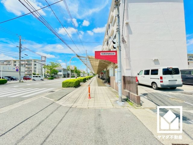 杭瀬第三団地１０号棟の周辺|リフォーム内容②　新調：ダウンライト（キッチン・廊下・階段室）、スイッチカバー、ブレーカー／貼替：全室床フロアータイル、壁紙・天井クロス／その他：和室から洋室へ変更　他