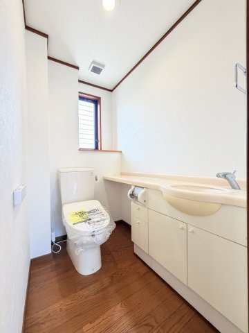 徳島市川内町榎瀬の中古一戸建のトイレ|落ち着いたトイレです