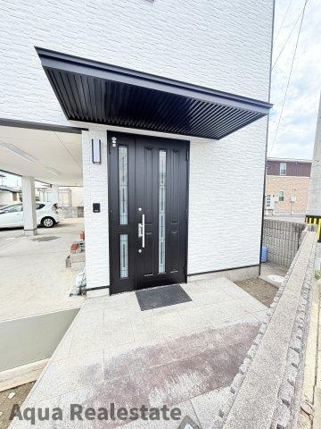 徳島市川内町榎瀬の中古一戸建の玄関|落ち着いた玄関です