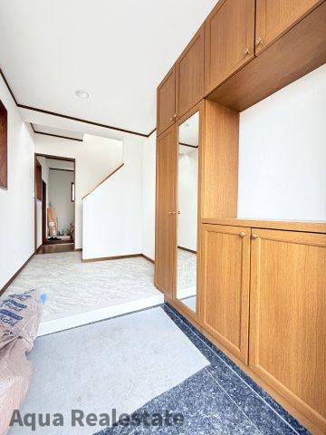 徳島市川内町榎瀬の中古一戸建の玄関|収納もある玄関です　※リフォーム中　2026年7月中旬完成予定