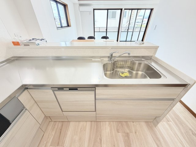 徳島市川内町榎瀬の中古一戸建のキッチン|コンパクトなキッチンで掃除もラクラク