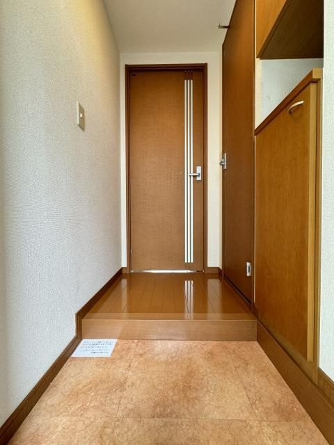 エム・セレーノの玄関