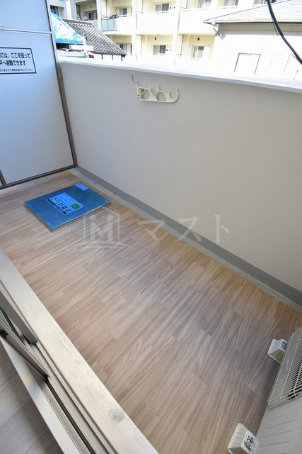 エスリード松屋町グレイスのバルコニー